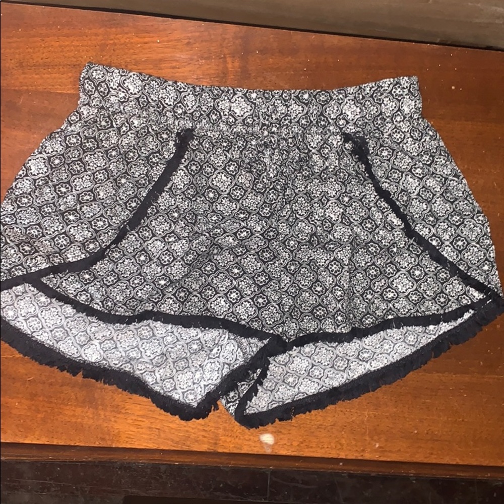 American Eagle Black Patterned Flowy Shorts